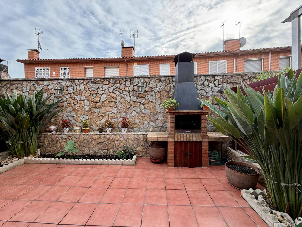 casa--chalet en montcada-i-reixac · pla-d'en-coll 568000€