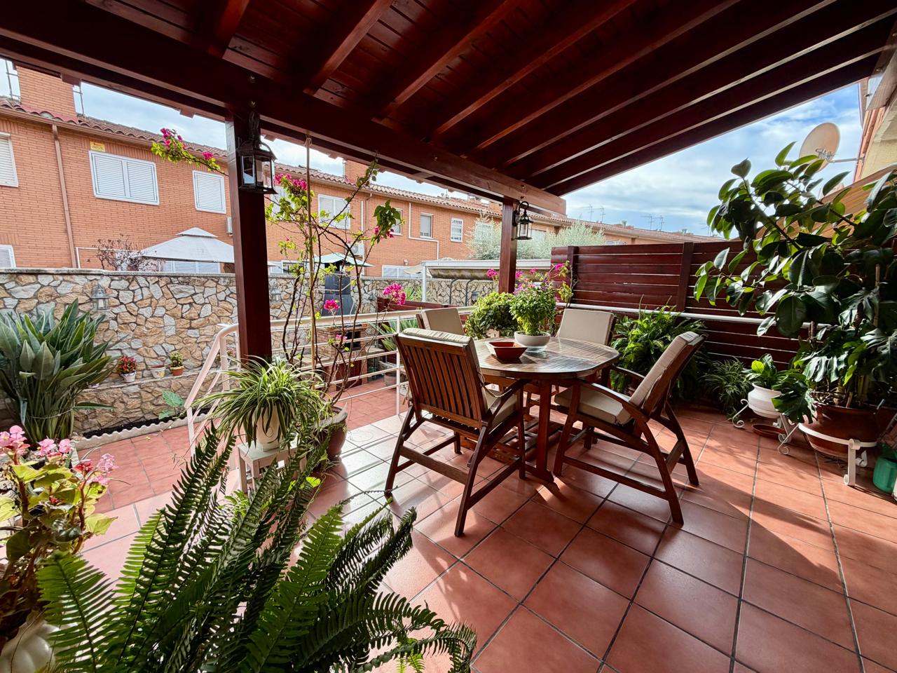 casa--chalet en montcada-i-reixac · pla-d'en-coll 568000€