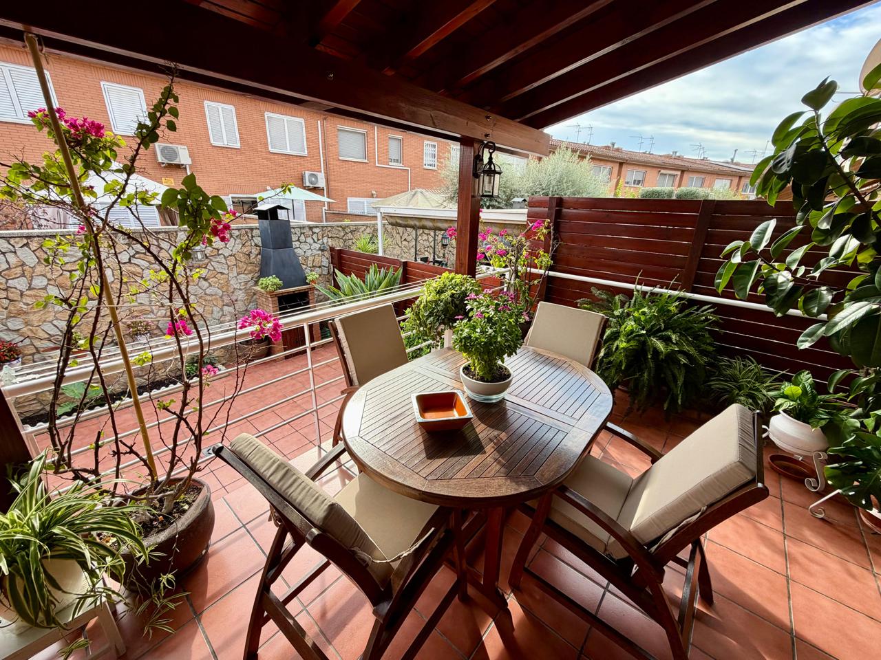 casa--chalet en montcada-i-reixac · pla-d'en-coll 568000€