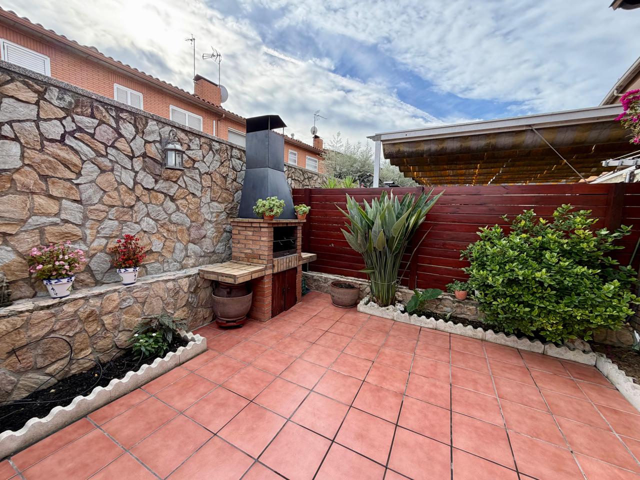 casa--chalet en montcada-i-reixac · pla-d'en-coll 568000€