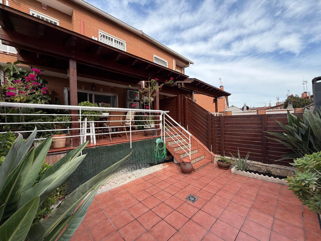 casa--chalet en montcada-i-reixac · pla-d'en-coll 568000€