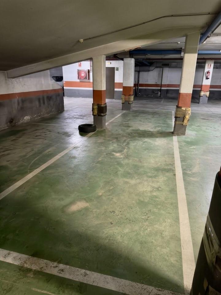 Plaza de parking en Avenida de Barcelona, Sant Joan Despí, Barcelona de 18 m2