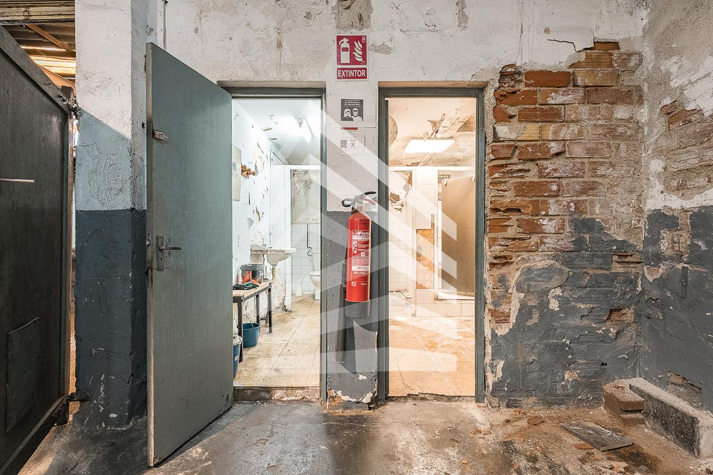 nave-industrial en l'hospitalet-de-llobregat · carrer-de-la-feixa-llarga-08907 870000€