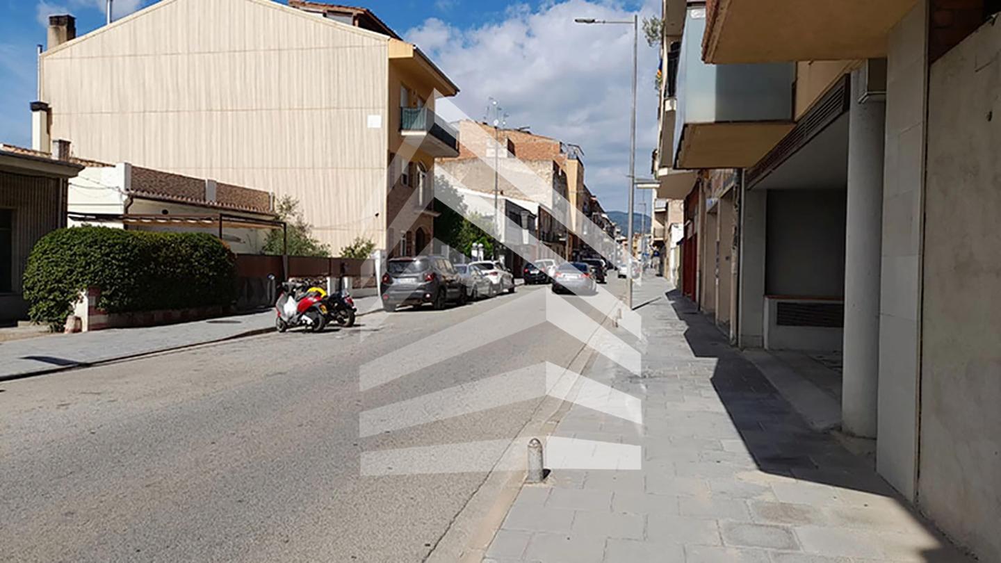 locales-comerciales en santa-coloma-de-farners · carrer-francesc-camprodon-17430 42000€