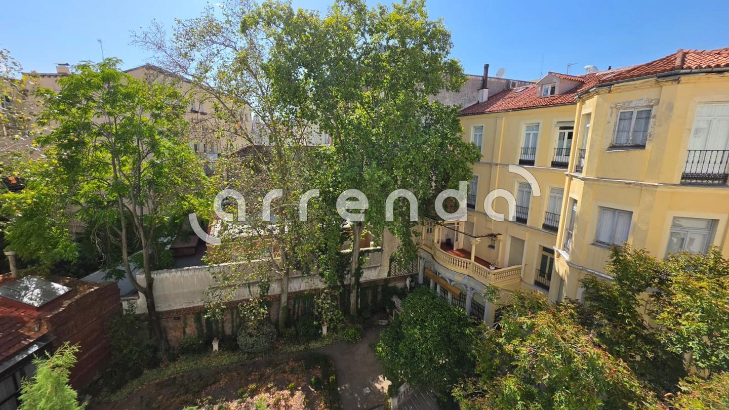 estudio en madrid · centro---cortes 900€