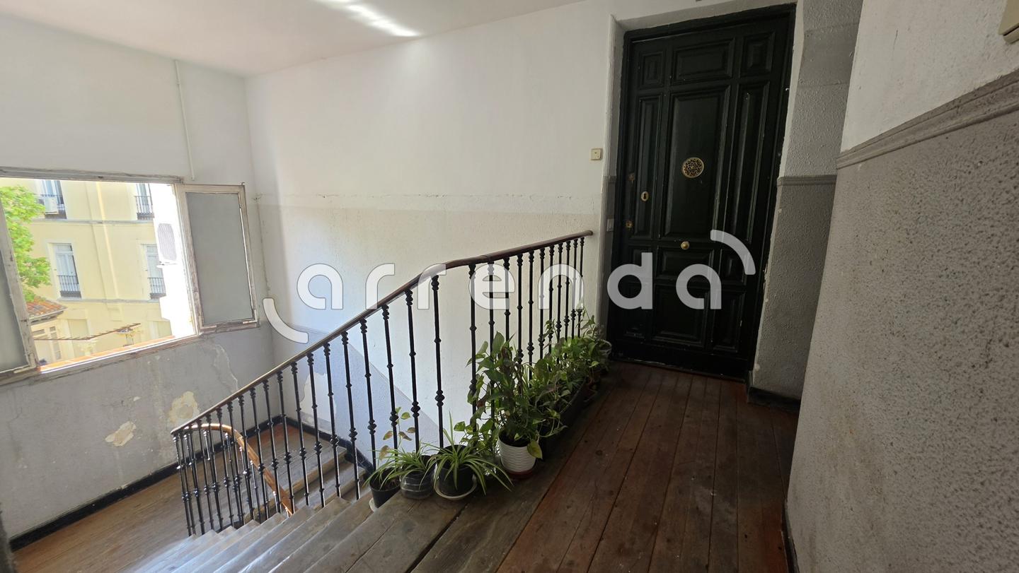 estudio en madrid · centro---cortes 900€